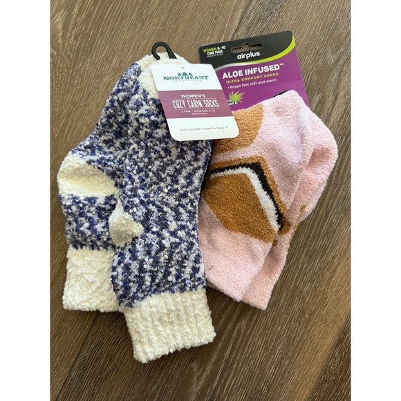 NWT women's aloe infused cozy cabin series‎ socks airplus - Picture 1 of 6